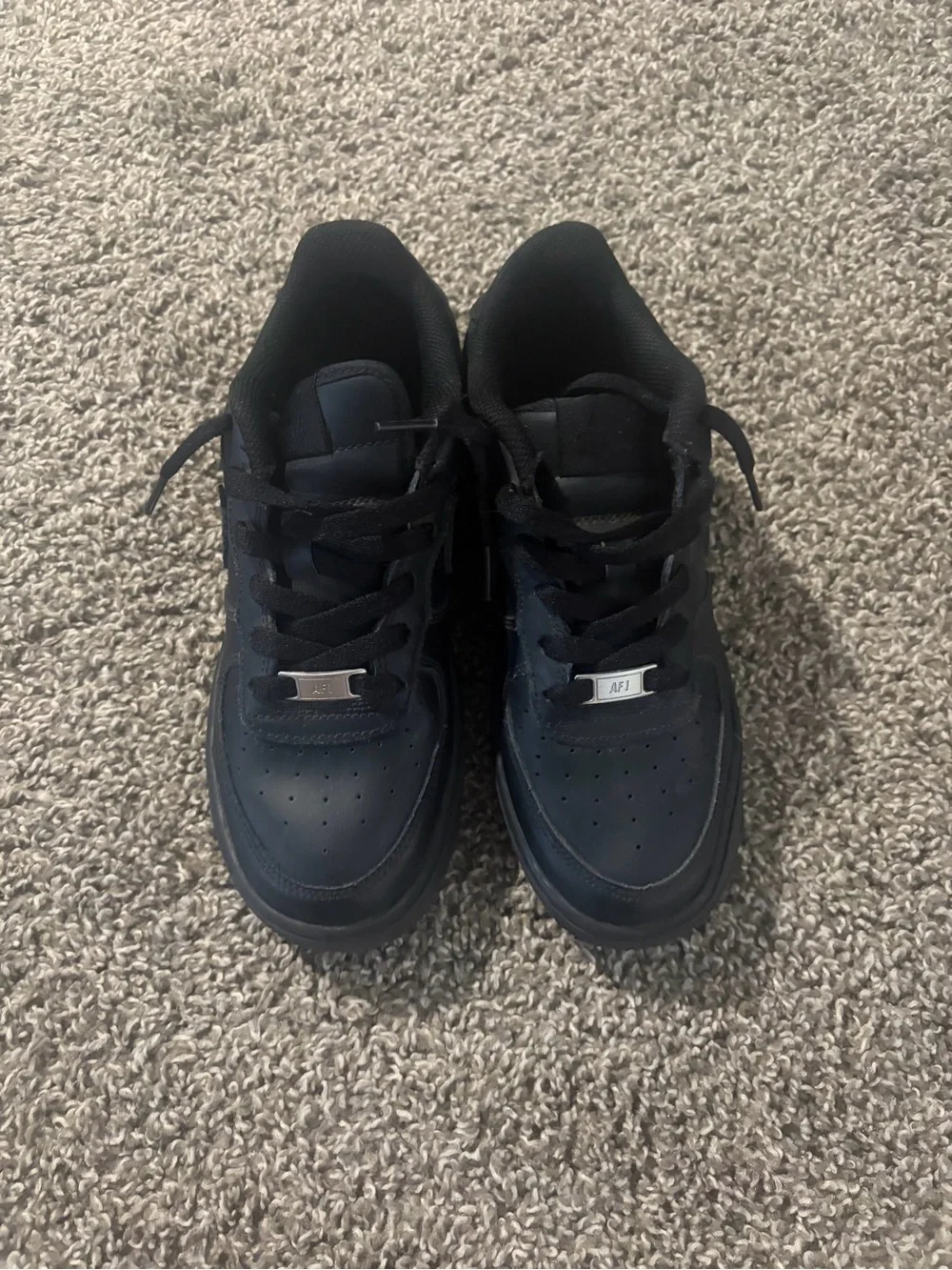 Men's Navy Low-Top Sneakers - Casual Comfort